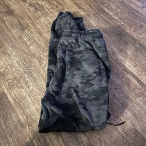 Grey camo medium sweatpants joggers